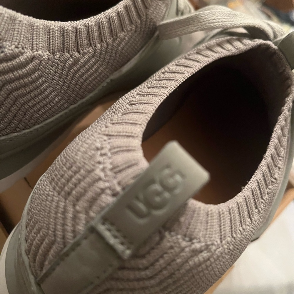 UGG. New. 91/2 - Picture 5 of 7
